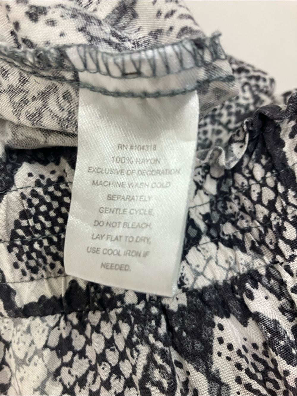Derek Heart High-Waist Snake Print Shorts - Black & White Womens Size Medium - Picture 8 of 8